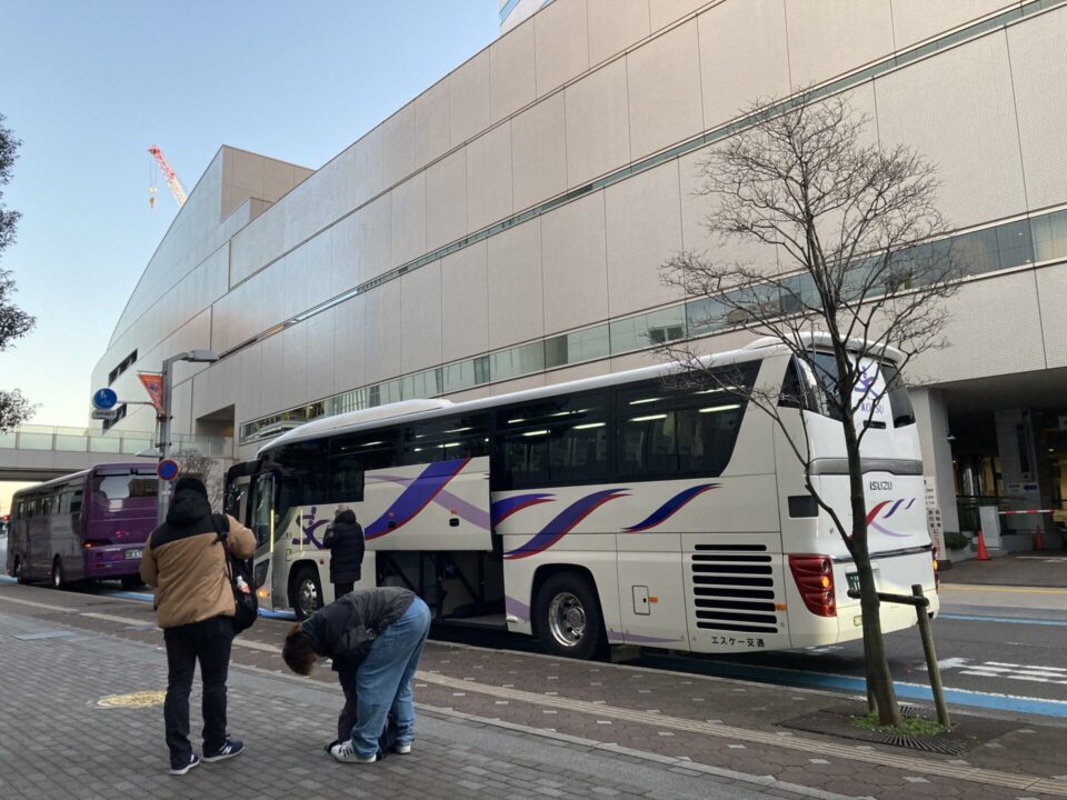 スノーボードツアー
スキーツアー
バス